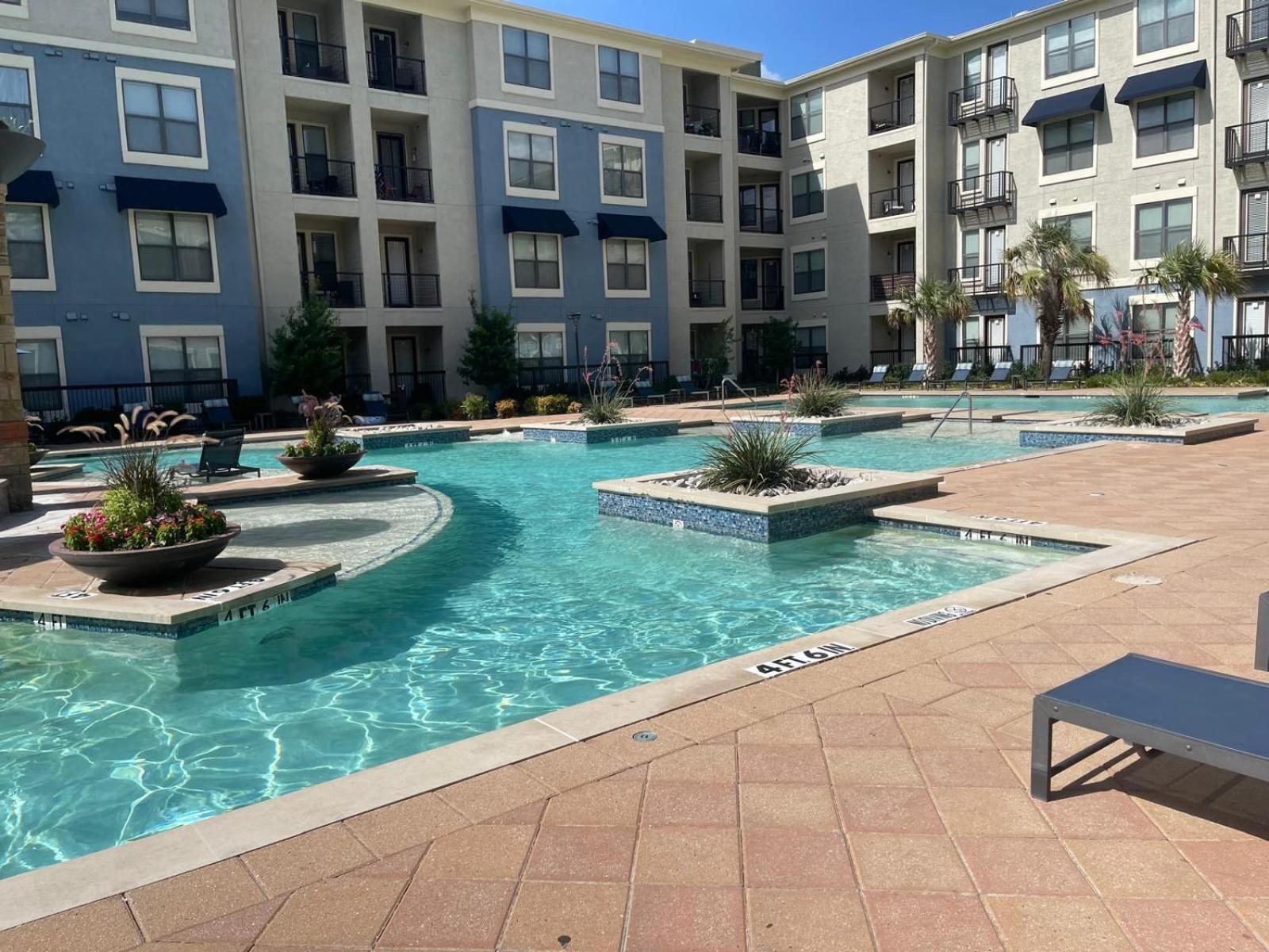 Apartment Convenient Spacious 2bed 2bath