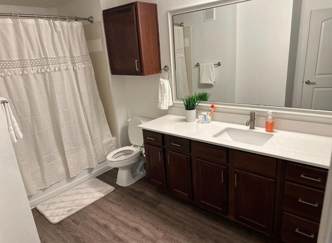 Convenient Spacious 2bed 2bath Apartment